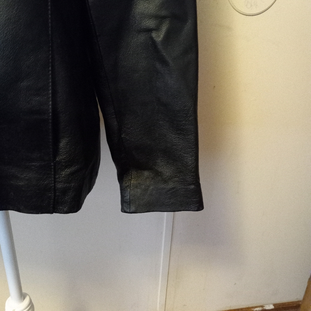 Women’s Genuine Leather Jacket in Black - Picture 3 of 11